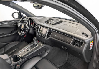Подержанный автомобиль Porsche Macan 2015 года (11 фото)