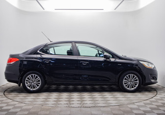 Подержанный автомобиль Citroen C4 Sedan 2013 года (6 фото)