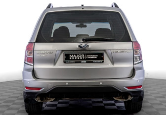 Подержанный автомобиль Subaru Forester Suv 2011 года (6 фото)