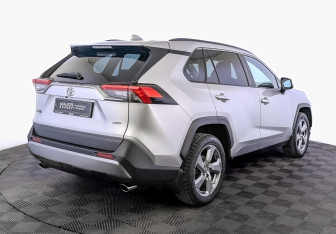 Подержанный автомобиль Toyota RAV4 2021 года (5 фото)