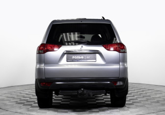 Подержанный автомобиль Mitsubishi Pajero Sport 2010 года (6 фото)