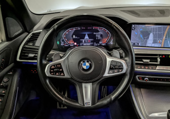 Подержанный автомобиль BMW X5 2020 года (21 фото)