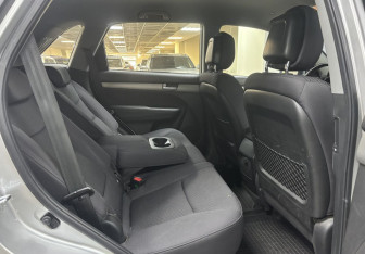 Подержанный автомобиль Kia Sorento 2012 года (11 фото)