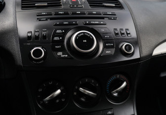 Подержанный автомобиль Mazda 3 Sedan 2013 года (13 фото)