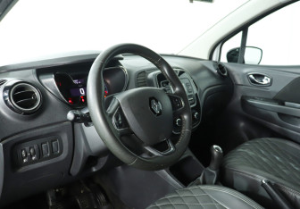 Подержанный автомобиль Renault Kaptur 2017 года (13 фото)