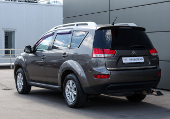 Подержанный автомобиль Citroen C-Crosser 2011 года (7 фото)