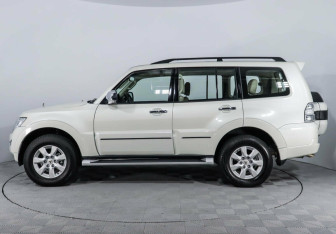 Подержанный автомобиль Mitsubishi Pajero 2021 года (3 фото)