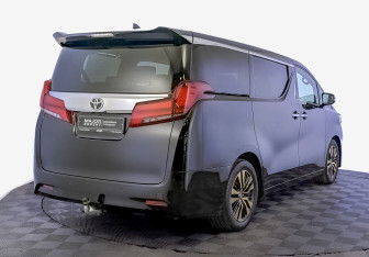 Подержанный автомобиль Toyota Alphard 2018 года (5 фото)