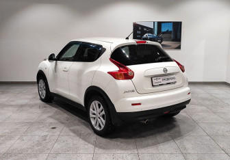 Подержанный автомобиль Nissan Juke 2012 года (7 фото)