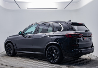 Подержанный автомобиль BMW X5 2021 года (3 фото)