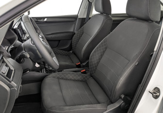 Подержанный автомобиль Skoda Rapid Liftback 2021 года (20 фото)