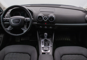 Подержанный автомобиль Audi A3 Hatchback 2016 года (13 фото)