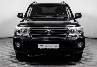 Подержанный автомобиль Toyota Land Cruiser Suv 2013 года (2 фото)