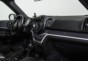 Подержанный автомобиль MINI Countryman 2018 года (9 фото)