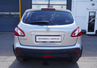 Подержанный автомобиль Nissan Qashqai 2012 года (6 фото)