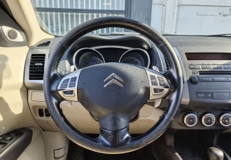 Подержанный автомобиль Citroen C-Crosser 2009 года (14 фото)