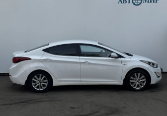 Подержанный автомобиль Hyundai Elantra Sedan 2015 года (4 фото)