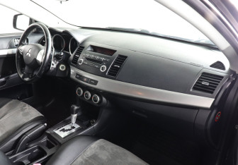 Подержанный автомобиль Mitsubishi Lancer Sedan 2008 года (7 фото)
