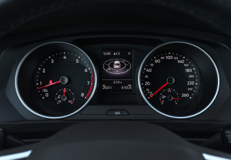 Подержанный автомобиль Volkswagen Tiguan 2021 года (12 фото)