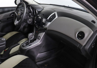 Подержанный автомобиль Chevrolet Cruze Sedan 2014 года (6 фото)