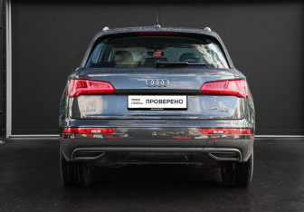 Подержанный автомобиль Audi Q5 2018 года (5 фото)