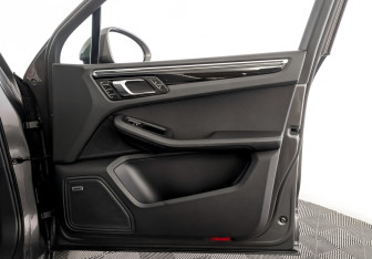 Подержанный автомобиль Porsche Macan 2014 года (25 фото)