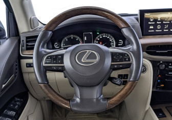 Подержанный автомобиль Lexus LX 2019 года (21 фото)