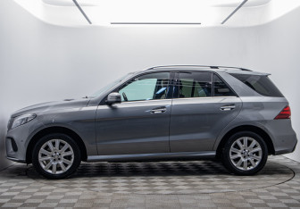 Подержанный автомобиль Mercedes-Benz GLE 2015 года (8 фото)