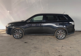 Подержанный автомобиль Mitsubishi Outlander 2014 года (7 фото)