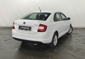 Подержанный автомобиль Skoda Rapid Liftback 2015 года (6 фото)