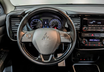 Подержанный автомобиль Mitsubishi Outlander 2018 года (21 фото)