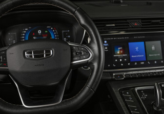 Подержанный автомобиль Geely Atlas Pro 2022 года (13 фото)