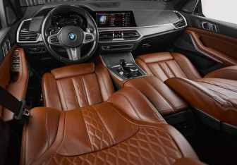 Подержанный автомобиль BMW X5 2023 года (19 фото)