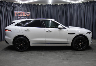 Подержанный автомобиль Jaguar F-Pace 2021 года (4 фото)