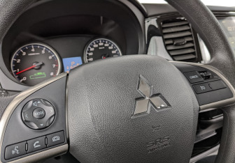 Подержанный автомобиль Mitsubishi Outlander 2022 года (25 фото)