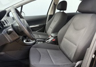 Подержанный автомобиль Peugeot 408 2013 года (10 фото)