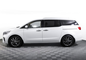 Подержанный автомобиль Kia Carnival 2018 года (8 фото)