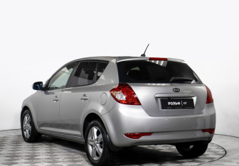 Подержанный автомобиль Kia Ceed Hatchback 2012 года (7 фото)
