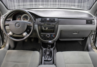 Подержанный автомобиль Daewoo Gentra Sedan 2013 года (14 фото)