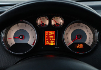 Подержанный автомобиль Peugeot 308 Hatchback 2011 года (13 фото)
