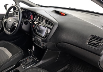 Подержанный автомобиль Kia Ceed Hatchback 2018 года (13 фото)