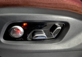 Подержанный автомобиль Hongqi E-HS9 2022 года (26 фото)