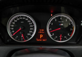 Подержанный автомобиль BMW X6 M 2012 года (13 фото)