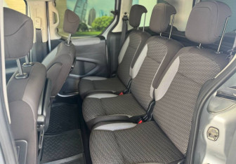 Подержанный автомобиль Peugeot Partner 2011 года (11 фото)