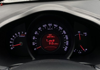 Подержанный автомобиль Kia Sportage 2011 года (23 фото)