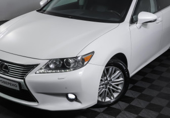 Подержанный автомобиль Lexus ES 2015 года (22 фото)