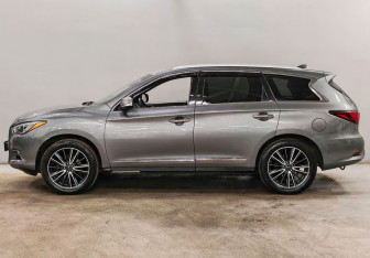 Подержанный автомобиль Infiniti QX60 2017 года (8 фото)