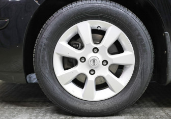 Подержанный автомобиль Nissan Tiida Hatchback 2007 года (18 фото)