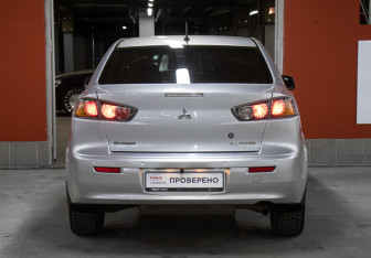 Подержанный автомобиль Mitsubishi Lancer Sedan 2011 года (6 фото)