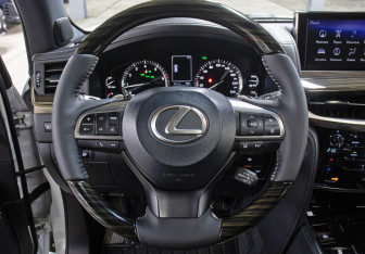 Подержанный автомобиль Lexus LX 2018 года (16 фото)